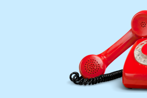 Rotes Telefon und Text: Wir sind leider zur Zeit telefonisch nicht erreichbar. Bitte senden Sie uns eine E-Mail, wir rufen Sie gerne zurück.